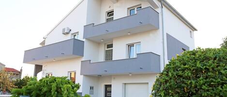 Bagian depan properti