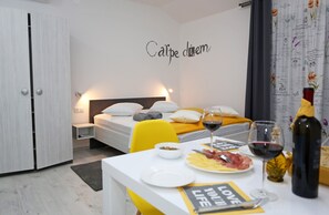 Exclusive Studio Suite | Premium bedding, down duvets, pillow-top beds, minibar - Guesthouse Villa DomeNico (Lozovac)