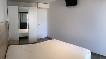 2 bedrooms, iron/ironing board, travel crib, free WiFi