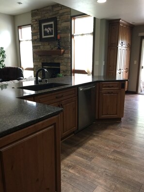 المنشأة من الداخل