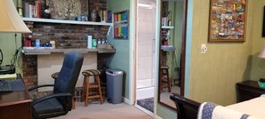 1 habitación, escritorio, tabla de planchar con plancha y wifi gratis 