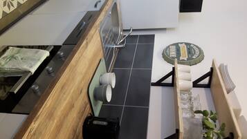 Réfrigérateur, four, lave-vaisselle