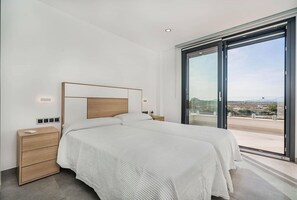 4 bedrooms, in-room safe, iron/ironing board, free WiFi