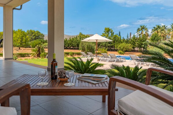 تناول الطعام بالخارج