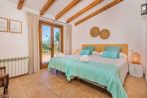 4 bedrooms, in-room safe, iron/ironing board, free WiFi