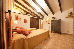 3 室のベッドルーム、セーフティボックス (室内)、アイロン / アイロン台、WiFi (無料)