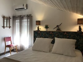 Quarto casal, vista para o vinhedo (Les Dentelles)