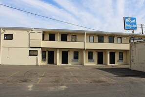 Exterior - Royal Budget Inn (Redford)