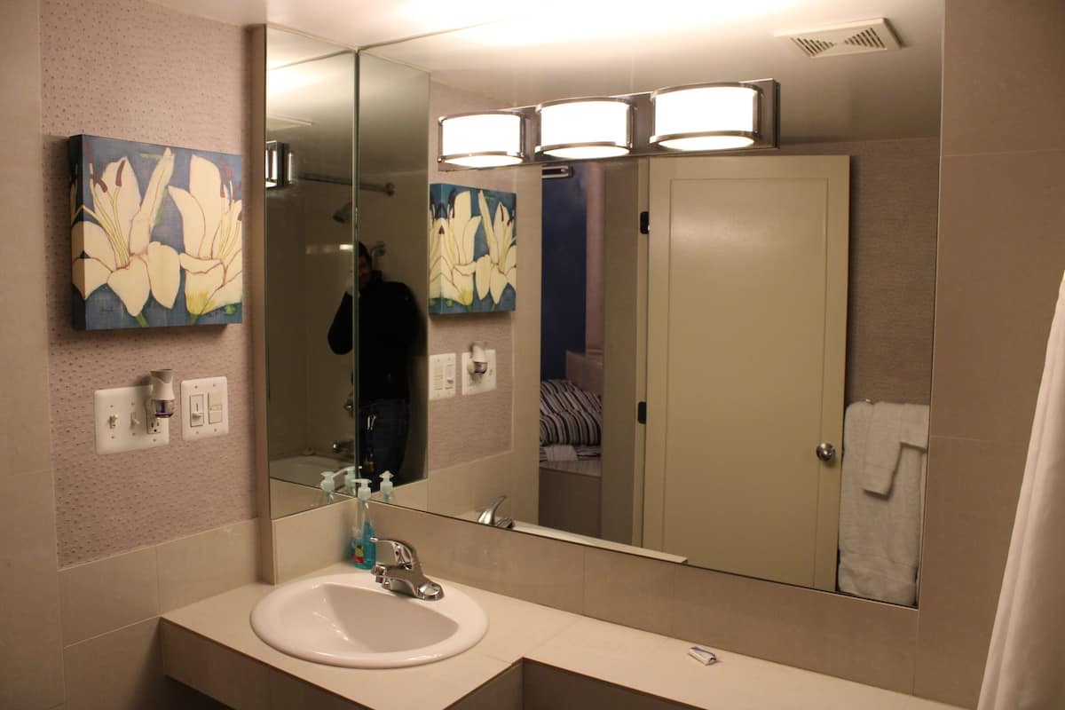 Deluxe eenpersoonskamer | Badkamer | Handdoeken