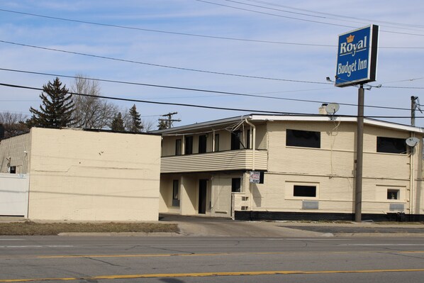 Front of property - Royal Budget Inn (Redford)