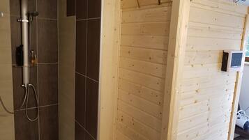 Baignoire, sĂšche-cheveux, serviettes fournies, savon