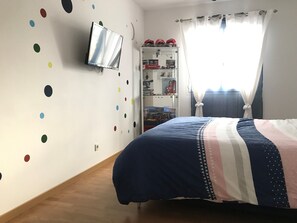 3 chambres, fer et planche à repasser, Wi-Fi, literie fournie