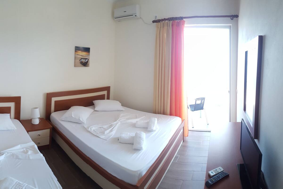 Basic Triple Room | Minibar, in-room safe, WiFi (free), individually furnished