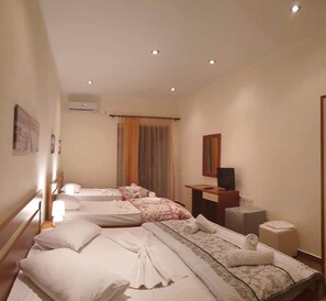 Quadruple Room | Minibar, in-room safe, individually furnished, free WiFi - Golden Beach Hotel (Himarë)