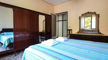 2 bedrooms, iron/ironing board, travel crib, free WiFi