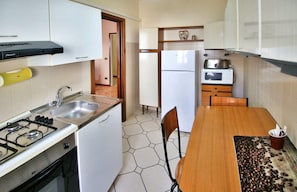 Fridge, microwave, oven, stovetop - Residence Parco Ducale (Parma)