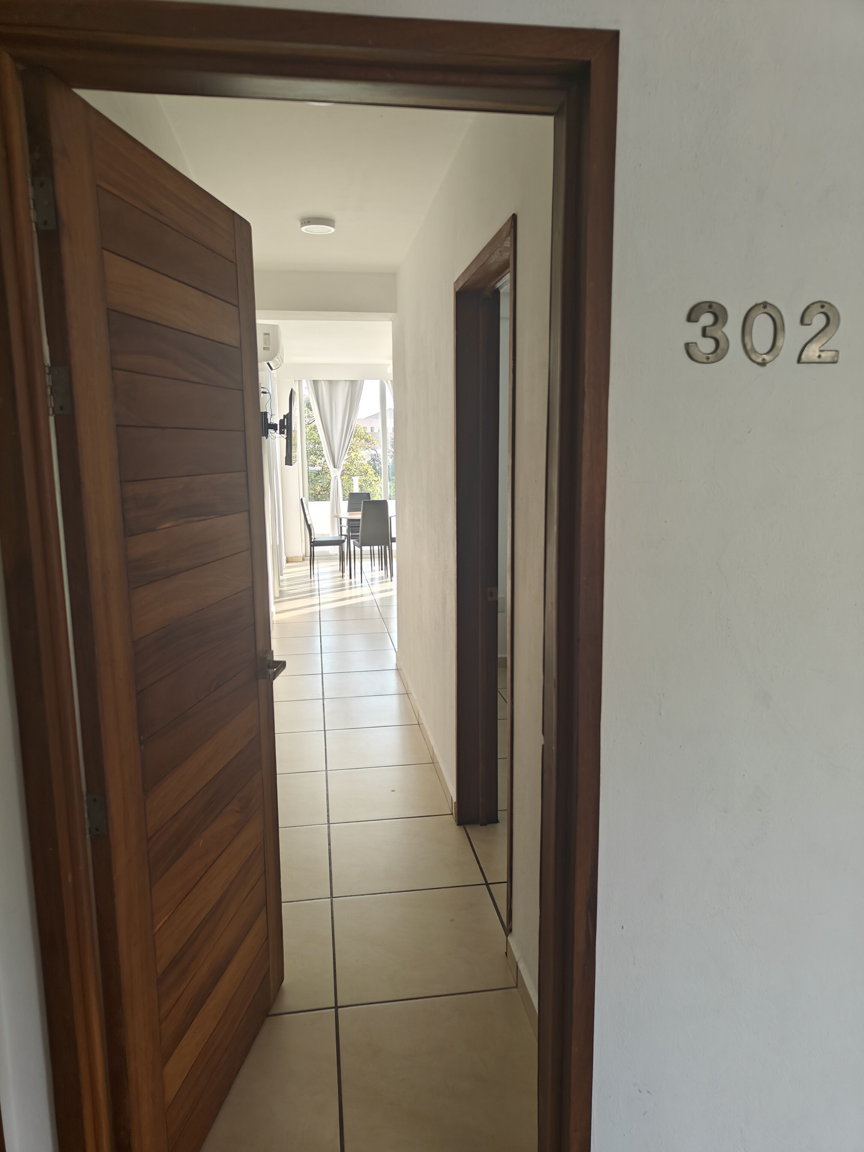 deluxe studio suite | in-room safe, iron/ironing board, free wifi, bed sheets