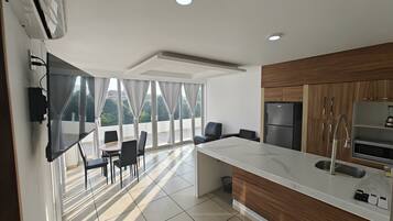 2 bedrooms, in-room safe, iron/ironing board, free WiFi