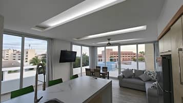 Premium Double Room, 2 Bedrooms, Partial Ocean View, Tower | In-room safe, iron/ironing board, free WiFi, bed sheets