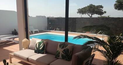 Villa Agora, Chill Out -terassi ja oma lämmitetty uima-allas