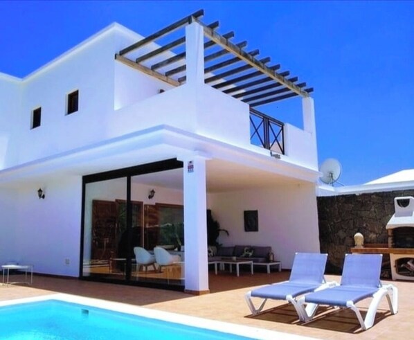 Piscina a l'aire lliure i piscina climatitzada