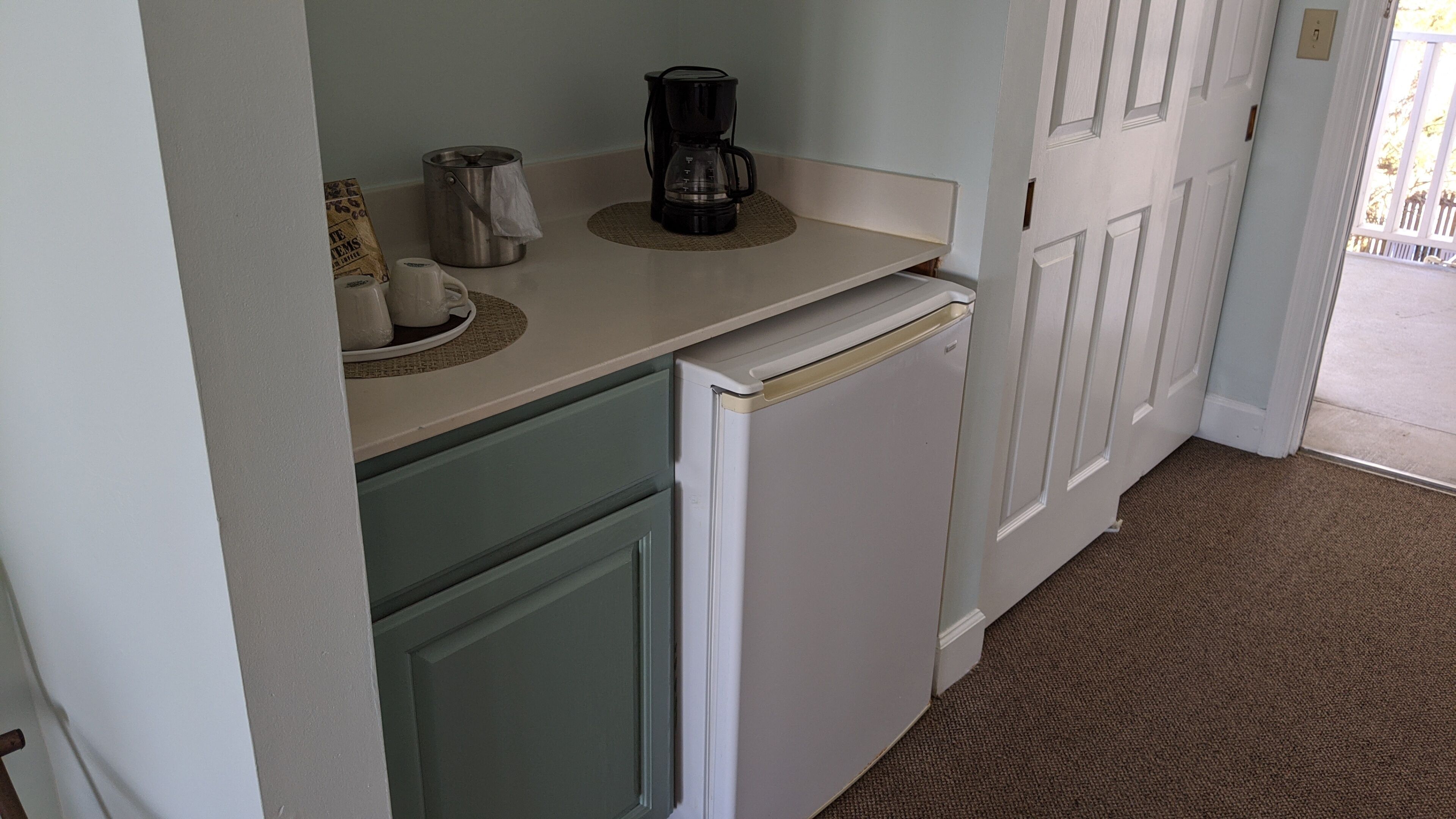 junior room, 1 king bed with sofa bed, balcony, sea view | private kitchenette | mini-fridge, microwave, coffee/tea maker, paper towels