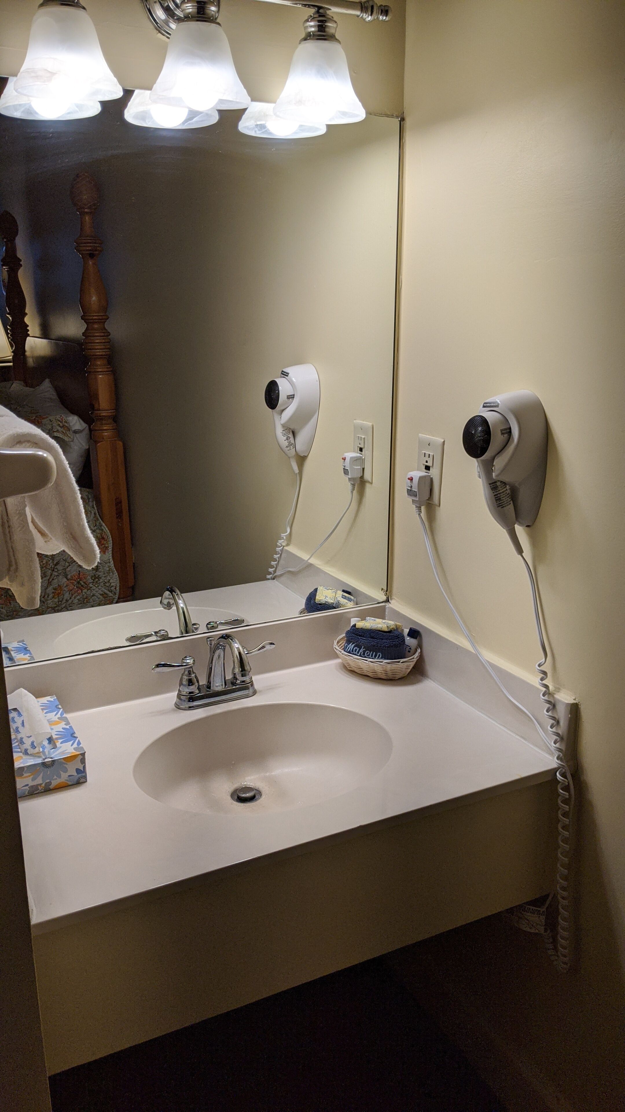 combined shower/bathtub, free toiletries, hair dryer, towels