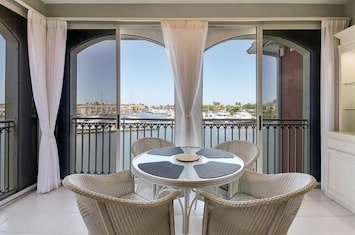 Lanai for dining with Marina views