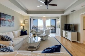 Smart TV, offices, computer monitors, printers - Grand Harbor Club, Vero Beach, top floor overlooking Yacht Marina. (Vero Beach)