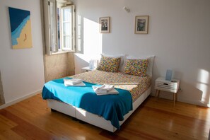 1 bedroom, iron/ironing board, free WiFi, bed sheets - Charming & Bright studio in Porto' s historical center (Porto)