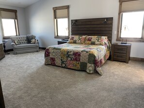 3 bedrooms, desk, iron/ironing board, travel crib - Luxury Country Guest Suite, Sleeps 10, Hot Tub (Rexburg)