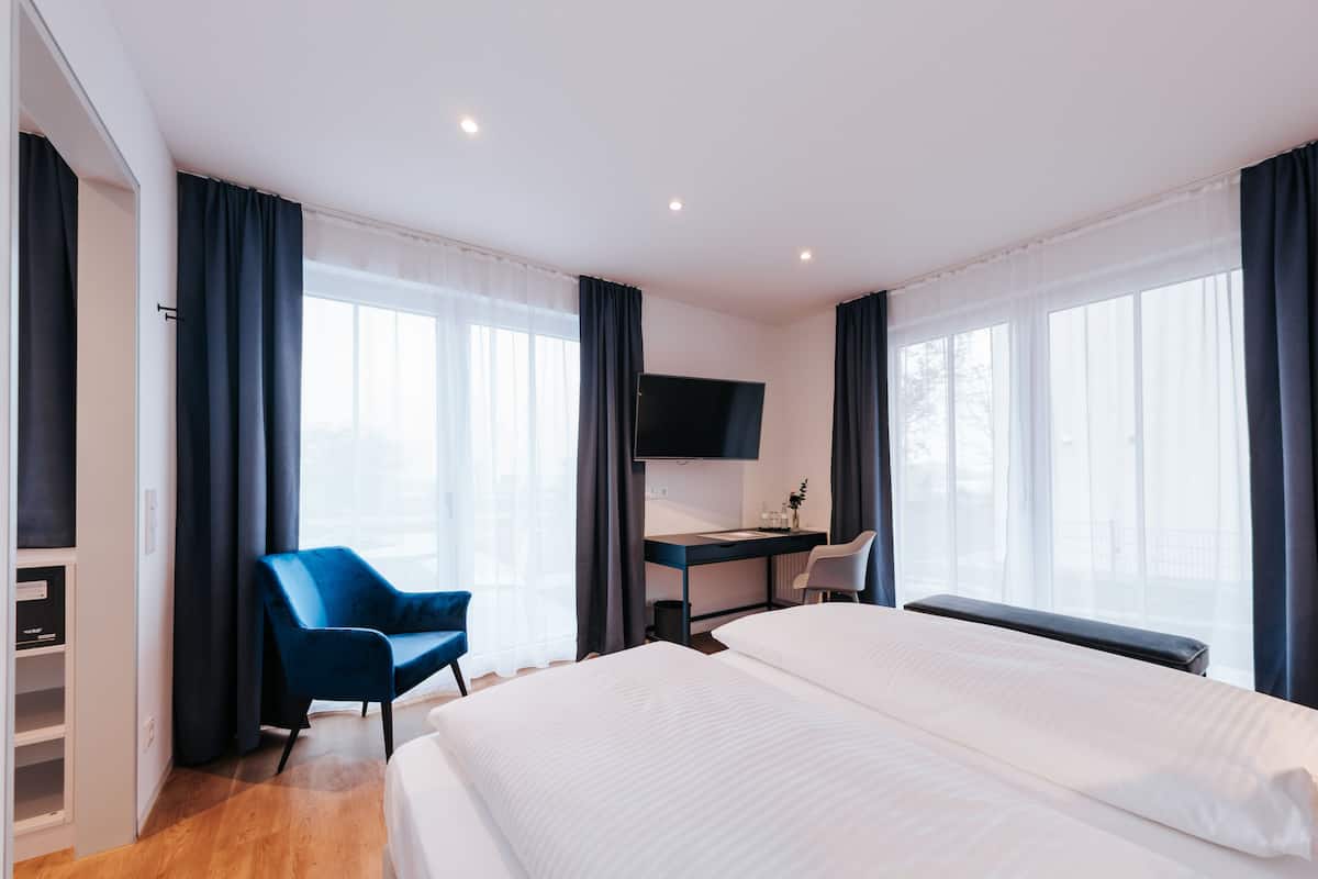 comfort double room | 1 bedroom, in-room safe, desk, blackout curtains