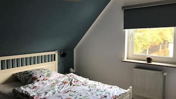 2 habitaciones, escritorio, tabla de planchar con plancha y wifi