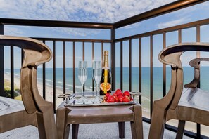 Outdoor dining - Winter Rates! 17th Floor 1Br Oceanfront/ Dogs OK! (Myrtle Beach)