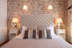 5 chambres, bureau, lit de bébé portatif, Wi-Fi