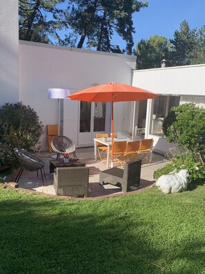 屋外ダイニングエリア