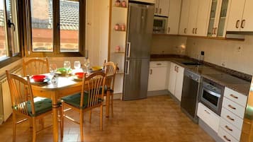 Microwave, dishwasher, coffee/tea maker, cookware/dishes/utensils