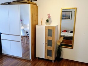 Kylskåp, mikrovågsugn, spishäll och diskmaskin