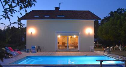 LA MAISON BLEUE FAMILIALE: a peaceful place to recharge your batteries, and for children too