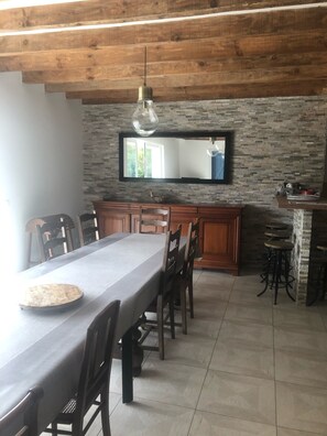 Dining - LA MAISON BLEUE FAMILIALE: a peaceful place to recharge your batteries, and for children too (Le Leuy)