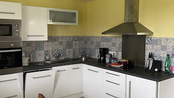 冰箱、微波炉、烤箱、炉灶