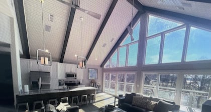 Uusi! Lake Barkley Lake House