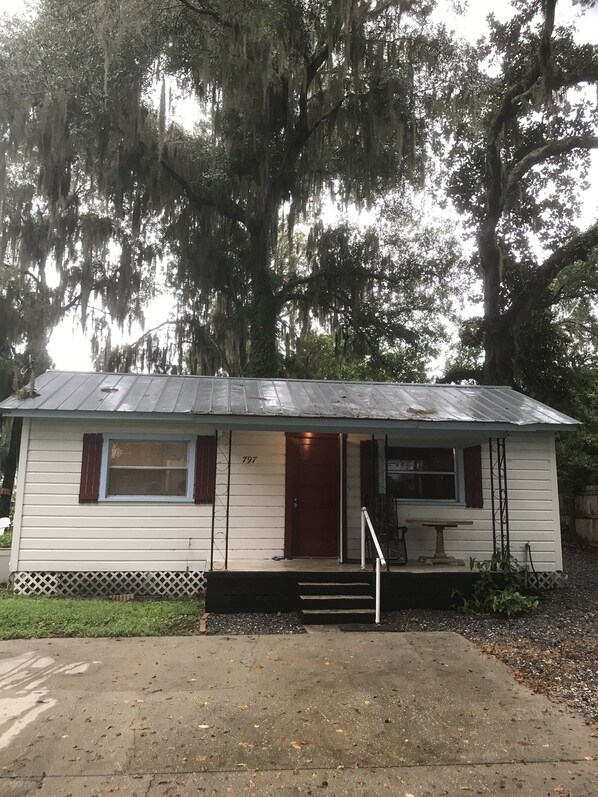 old Florida cottage canal front Lake Panasoffkee Vrbo