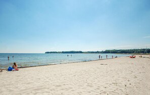 Playa en los alrededores y pesca 