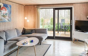 Smart TV, table football - Pet friendly home in Hejls with kitchen (Hejls)