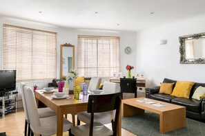 3 bedrooms, desk - 3-bedroom Apartment Lancaster Gate (London)