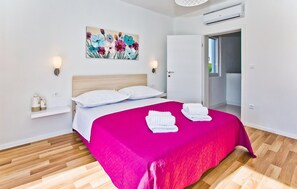 3 slaapkamers, reisbedje, gratis wifi, beddengoed