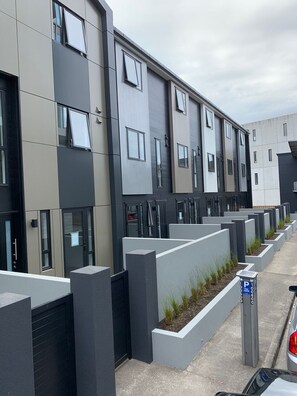 Exterior - Hidden City Townhouse - short walk to Harbour (Auckland)