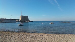 On the beach - Sea view villa Carovigno, Ostuni, Torre Guaceto marine reserve (Santa Sabina)