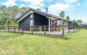 Exterior - 3 bedroom stunning home in Græsted (Græsted)